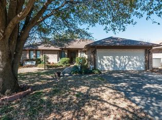 1916 Ridge Oak St, Fort Worth, TX 76112