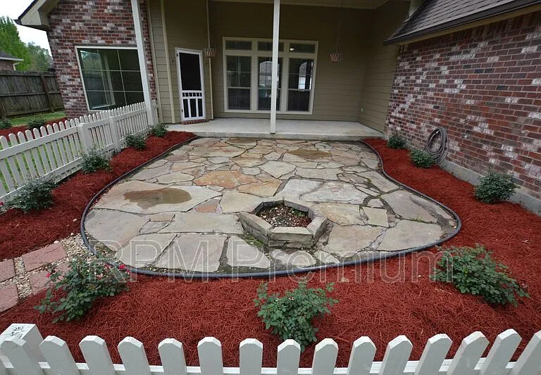 2691 Woodbend Ave — Photo 32