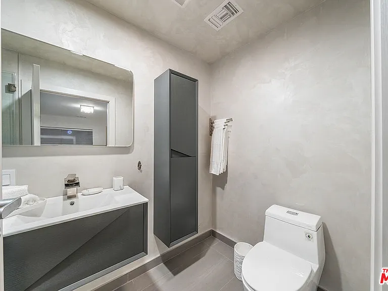 5010 Fulton Ave — Photo 34