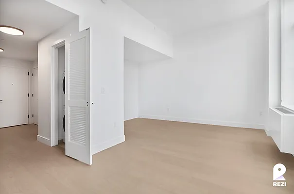 Rented by REZI | media 12