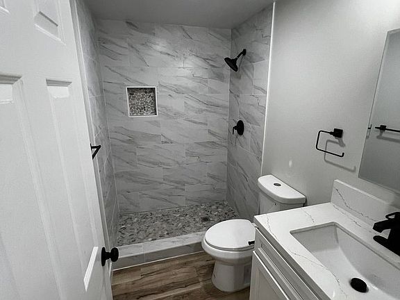 2nd image of 3674 Villa Ter #L
