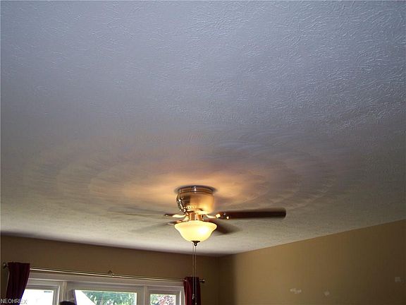4th image of 329 E Hopocan Ave