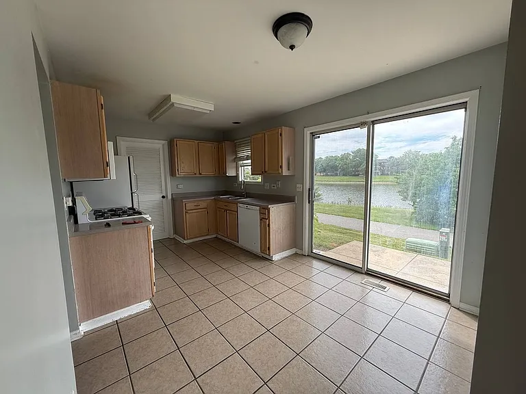 725 Daybreak Ln — Photo 17