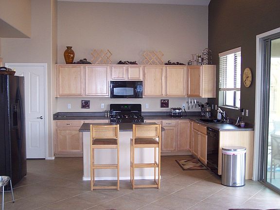 HIGH 2-story vaulted ceilings, maple cabinets, island, side-by-side included