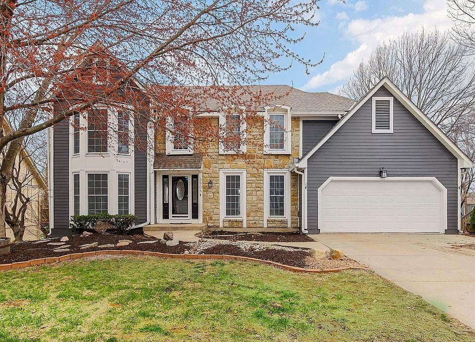 1st image of 3906 NE Beechwood Dr