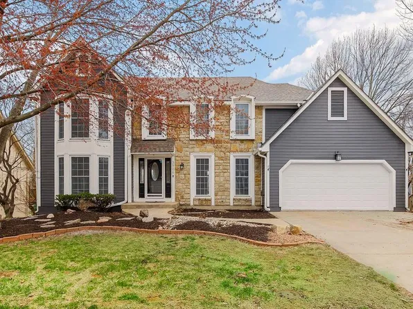 3906 NE Beechwood Dr, Lees Summit, MO 64064