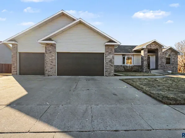 5201 E Quincey St, Sioux Falls, SD 57110