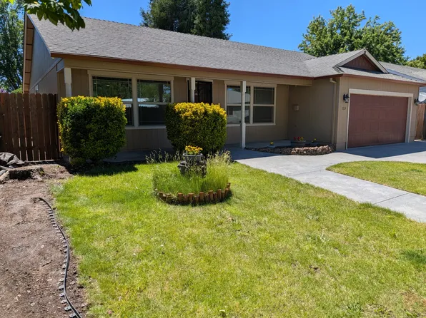 113 Little Butte Dr, Eagle Point, OR 97524