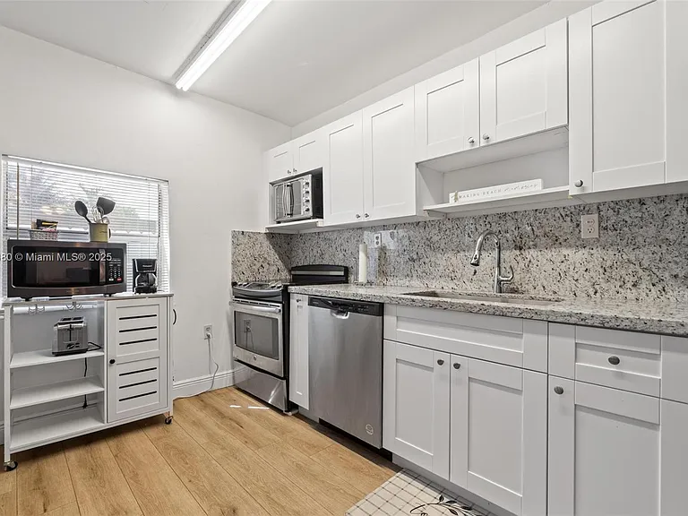 2453 SW 17th St #2453 — Photo 6