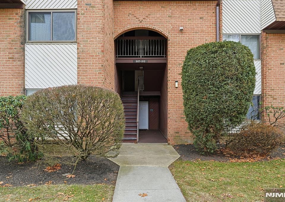 1st image of 307 Edison Glen Ter #307