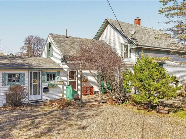 5 Pinewood Dr, Saint Stephen, NB E3L 2W6