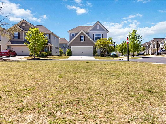 2nd image of 1016 Loggerhead Dr