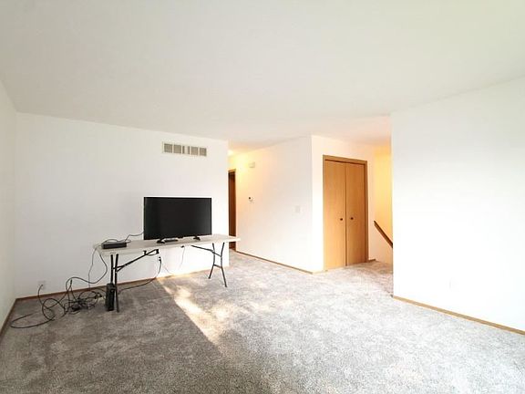5th image of 296 Shay Dr