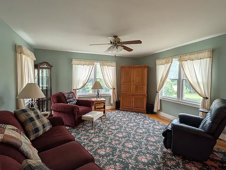 10 Shore Rd — Photo 8