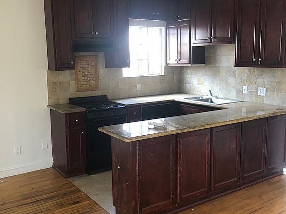 3rd image of 4809 Pickford St #1