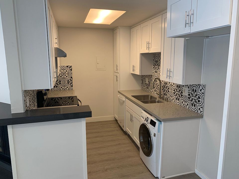 1st image of 1-3943 E 4th St #1