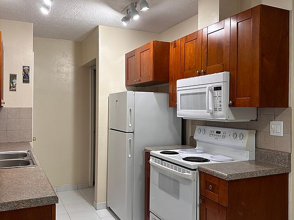 3rd image of 2632 Van Buren St APT 8