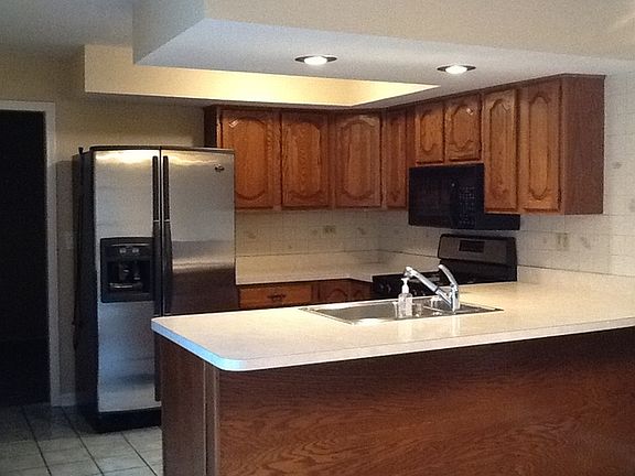 2nd image of 325 N South Elgin Blvd