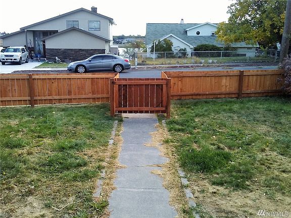 3rd image of 2316 W Lakeside Dr