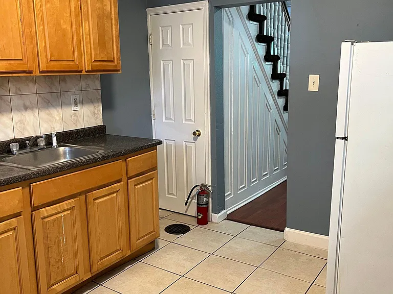 2339 N Gratz St — Photo 12