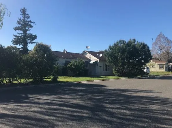 938 1st St, Escalon, CA 95320