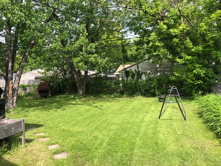 419 Bethune Dr — Photo 13