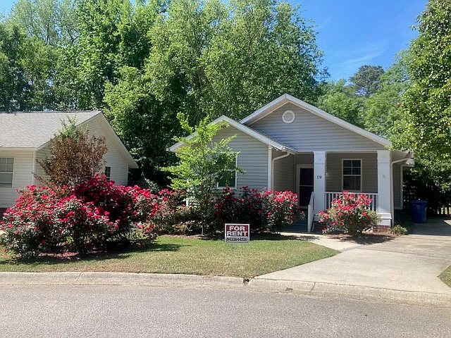 19 Graymont Cir — Photo 1