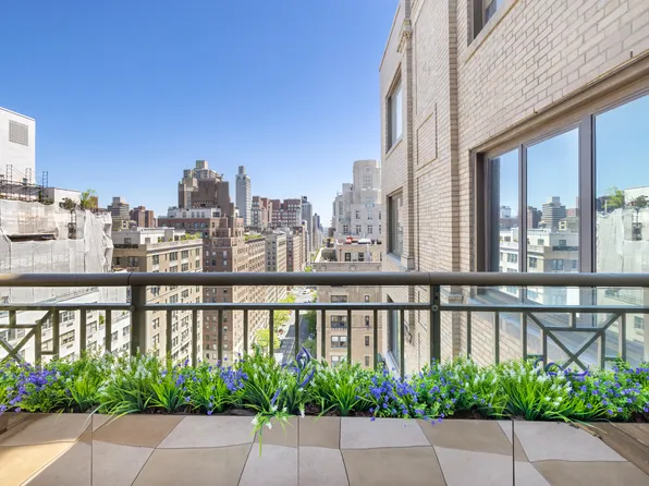 1049 5th Avenue image 13 of 19