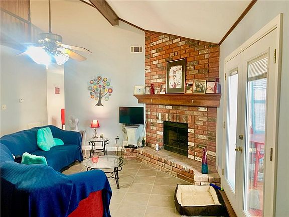 2nd image of 209 Surrey Dr