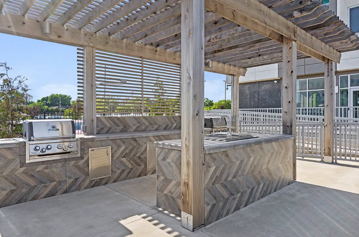 Building Photo - Midtown Plaza