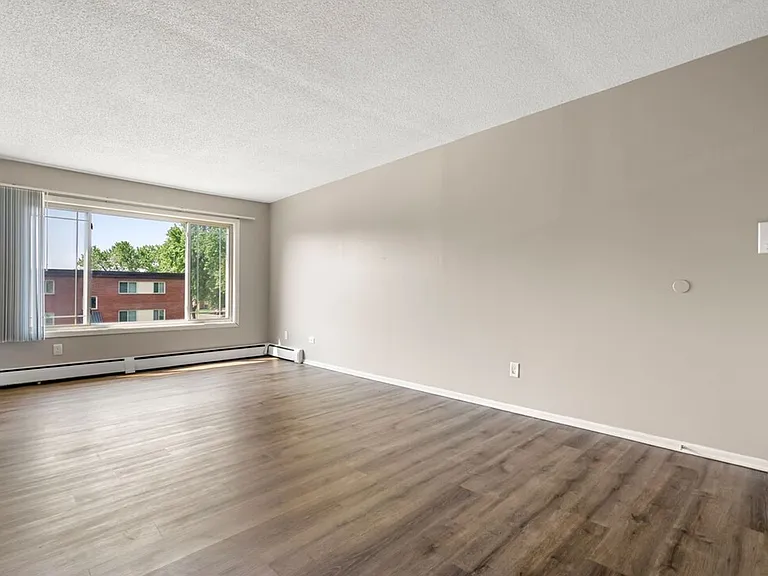 Granite City Apartments — Photo 32