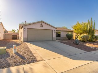8697 N Golden Moon Way, Tucson, AZ 85743