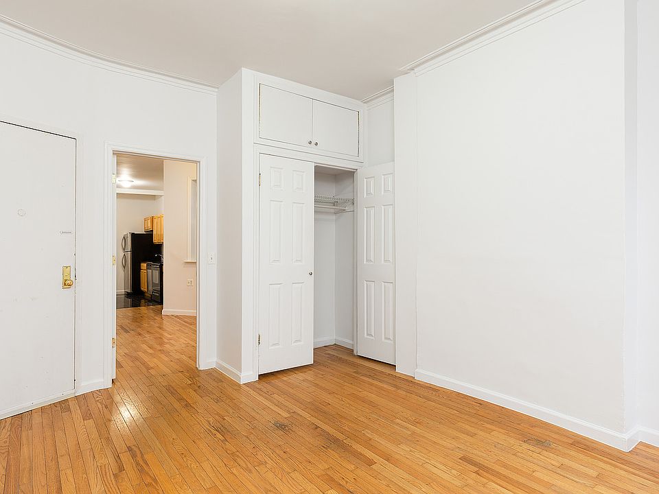 1st image of 21 Adelphi St APT 2R