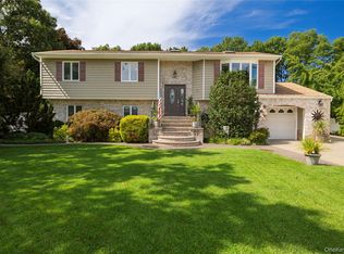 24 Sal Court, Bohemia, NY 11716