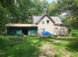 21990 Ferrell Rd, Mineral Point, WI 53565