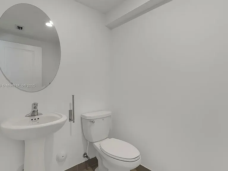 2605 SE 11th Ct — Photo 14