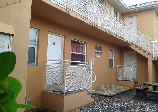 1st image of 210 Mendoza Ave APT 2