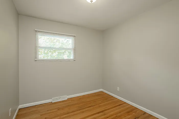 909 Ridge Dr — Photo 5