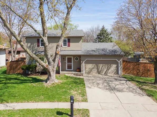 2820 Phillip Pl, Bloomington, IL 61704