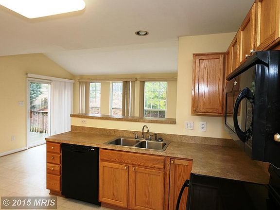 4th image of 10 Kimmer Ct