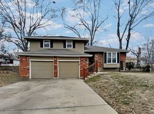 13732 Applewood Dr, Grandview, MO 64030