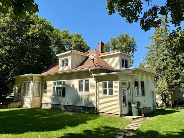 120 Park Ave W, Renville, MN 56284