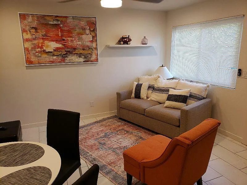 3 bed, 1300 sqft, $2,700 — Photo 4