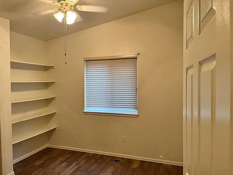 2555 Lyncrest Dr — Photo 11