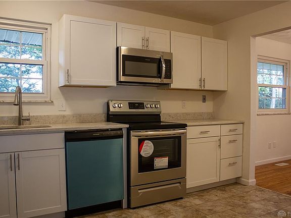 3rd image of 331 Trumpet Dr