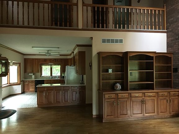 Open LR Vaulted ceiling