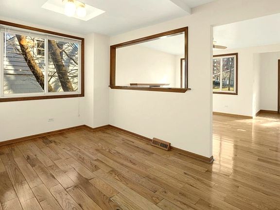 4th image of 105 E Red Oak Ave