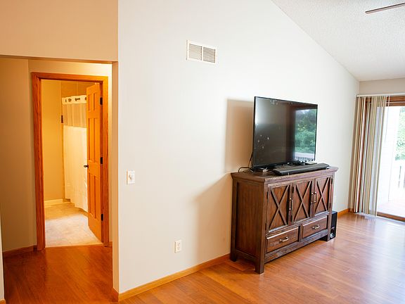 5th image of 2745 River Hills Dr S