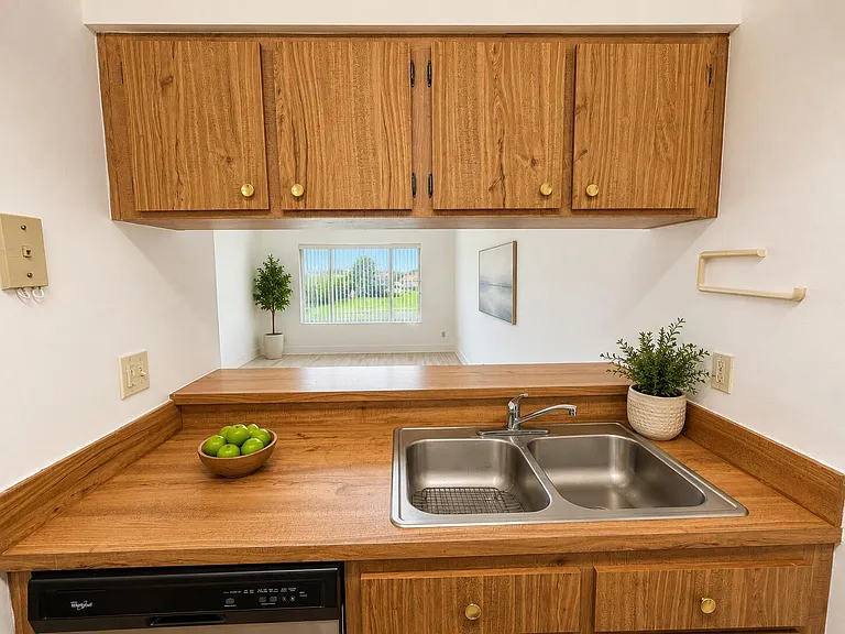 918 Twin Lakes Dr #8-M — Photo 8