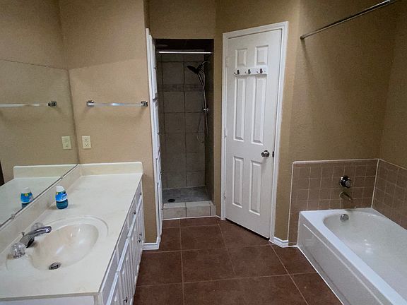5th image of 6201 Lotus Dr